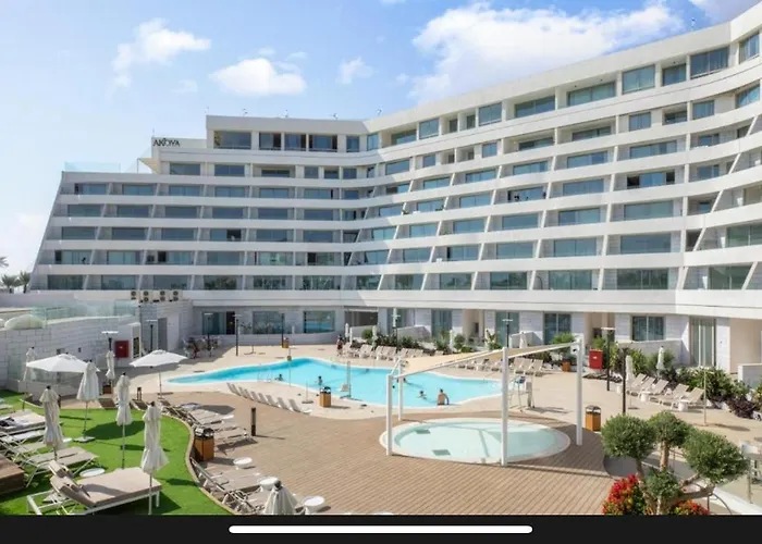 No 32\' Sea Side, 50M From The Beach