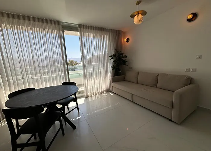 No 32\' Sea Side, 50M From The Beach